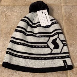 Scott beanie new black white